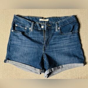 Levi’s mid rise stretchy jean shorts